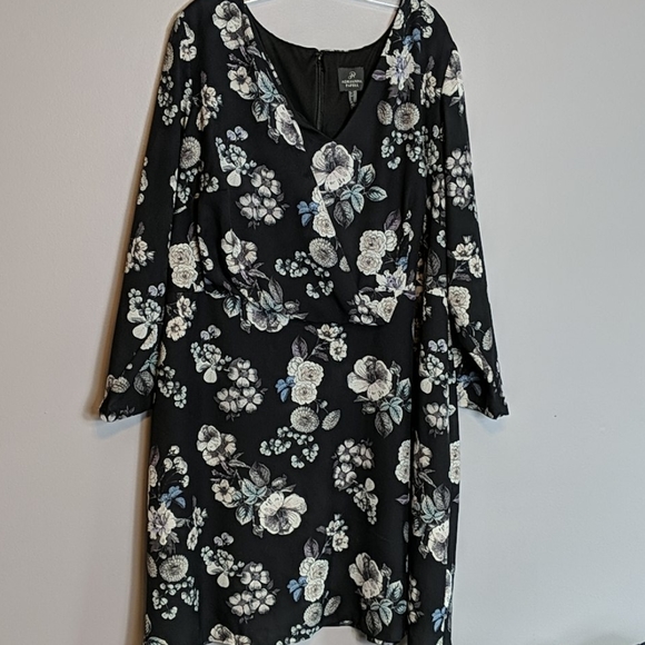 Adrianna Papell Dresses & Skirts - EUC Adrianna Papell Black Floral Dress